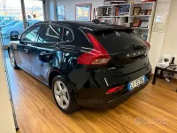 Usata Volvo V40 Momentum 115 CV (84 kW) 2014 Nero Berlina