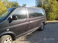 Usata VW Caravelle 131 CV (96 kW) 2005 Nero Furgone
