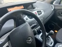 Käytetty Renault Scenic E-Tech 130 HP (95 kW) 2015 Musta Tila-auto