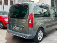 Usata Peugeot Partner Tepee Premium 109 CV (80 kW) 2009 Verde Monovolume