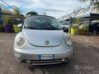 Usata VW New Beetle 101 CV (74 kW) 2004 Grigio Utilitaria