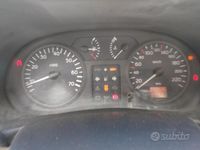 Usata Renault Clio II 65 CV (47 kW) 2001 Grigio Berlina