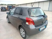 Usata Toyota Yaris 90 CV (66 kW) 2010 Grigio Utilitaria