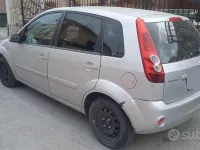 Usata Ford Fiesta 68 CV (50 kW) 2007 Grigio Utilitaria
