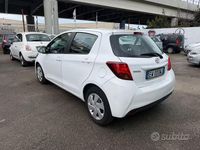 Usata Toyota Yaris 90 CV (66 kW) 2014 Bianco Utilitaria