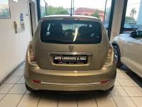 Usado Lancia Ypsilon Gold 75 CV (55 kW) 2012 Amarillo Utilitario