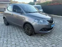 Usata Lancia Ypsilon Gold 69 CV (50 kW) 2022 Grigio scuro Utilitaria