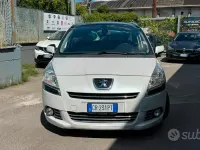 Usata Peugeot 5008 Business-Line 115 CV (84 kW) 2013 Bianco Monovolume