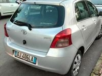 Usata Toyota Yaris 100 CV (73 kW) 2013 Grigio Utilitaria