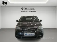 Usata Lancia Voyager Platinum 163 CV (119 kW) 2013 Grigio Monovolume