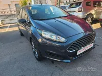 Usata Ford Fiesta Titanium 95 CV (69 kW) 2014 Grigio Utilitaria