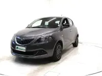 Usata Lancia Ypsilon Gold 69 CV (50 kW) 2022 Grigio scuro Utilitaria