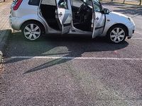 Usata Ford Fiesta 73 CV (53 kW) 2006 Grigio Utilitaria