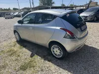 Usata Lancia Ypsilon Gold 95 CV (69 kW) 2017 Argento Utilitaria