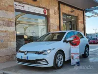 Usata VW Golf VIII Life 116 CV (85 kW) 2022 Bianco Berlina