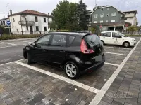 Usata Renault Scénic III 110 CV (80 kW) 2010 Nero Monovolume