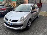 Usata Renault Clio II Dynamique 75 CV (55 kW) 2007 Grigio Berlina