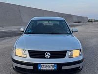 Usata VW Passat Comfortline 110 CV (80 kW) 2000 Argento Berlina