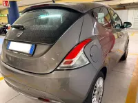 Usata Lancia Ypsilon Gold 69 CV (50 kW) 2017 Argento Utilitaria