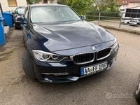 Usata BMW 330 Luxury Line 258 CV (189 kW) 2016 Blu Berlina