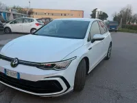 Usata VW Golf VIII R-line 150 CV (110 kW) 2021 Bianco Utilitaria