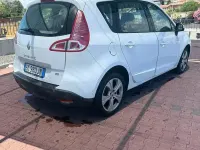 Usata Renault Scénic 110 CV (80 kW) 2011 Bianco Monovolume