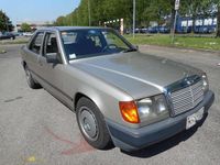Usata Mercedes E260 120 CV (88 kW) 1985 Bronzo Berlina