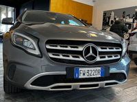 Usata Mercedes GLA180 122 CV (89 kW) 2019 Grigio SUV