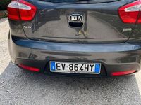 Usado Kia Rio Active 75 HP (55 kW) 2014 Cinzento Sedan