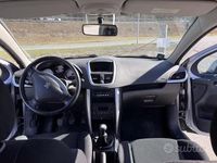 Usado Peugeot 207 88 CV (64 kW) 2006 Gris Berlina