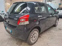 Usata Toyota Yaris 101 CV (74 kW) 2010 Nero Utilitaria