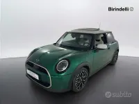 Usata Mini Cooper Favoured 114 kW (156 CV) 2025 British green met Utilitaria