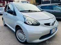 Usata Toyota Aygo 67 CV (49 kW) 2007 Grigio Utilitaria