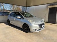 Usata Peugeot 208 68 CV (50 kW) 2014 Grigio Utilitaria