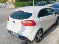 Usata Kia Rio 75 CV (55 kW) 2013 Bianco Berlina
