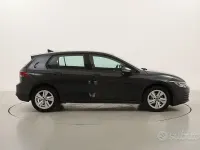Usata VW Golf VIII Life 110 CV (80 kW) 2022 Grigio Berlina