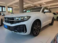 Usata VW Touareg R-line 231 CV (169 kW) 2024 Bianco oryx white perlato SUV