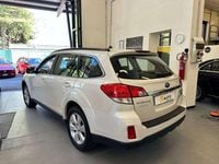 Usata Subaru Outback Trend 150 CV (110 kW) 2011 Bianco Station wagon