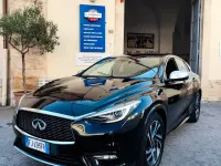 Usata Infiniti Q30 Business Executive 108 CV (79 kW) 2017 Nero Berlina