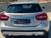 Usata Mercedes GLA200 136 CV (100 kW) 2016 Argento SUV