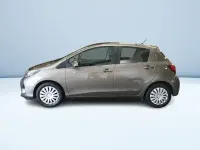 Usata Toyota Yaris Lounge 69 CV (50 kW) 2017 Grigio Berlina