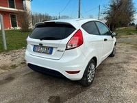 Usata Ford Fiesta Business Edition 75 CV (55 kW) 2013 Bianco Utilitaria