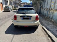 Begagnad Mini Cooper D 136 HK (100 kW) 2017 Vit Halvkombi