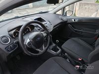 Usata Ford Fiesta 96 CV (70 kW) 2014 Bianco Utilitaria