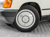 Usata Mercedes 190 73 CV (53 kW) 1985 Bianco Berlina