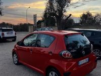 Usata Toyota Aygo Connect Style 67 CV (49 kW) 2012 Rosso Utilitaria