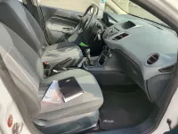 Usata Ford Fiesta Titanium 82 CV (60 kW) 2009 Bianco Berlina