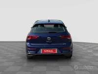 Usata VW Golf VIII Life 110 CV (80 kW) 2023 Bluazzurro Berlina