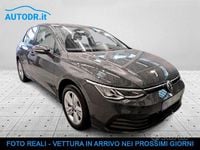 Usata VW Golf VIII Life 131 CV (96 kW) 2022 Grigio Berlina