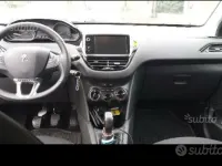 Usata Peugeot 208 82 CV (60 kW) 2014 Grigio Utilitaria